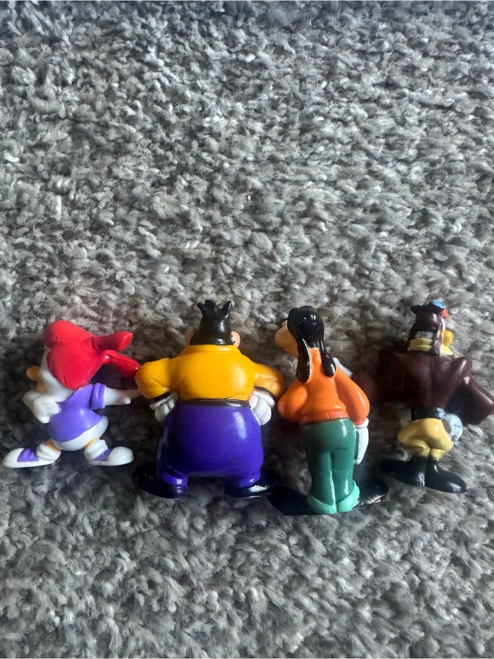 Vintage Cartoon Duck and Animal Figurine Toy Set - Multicolor